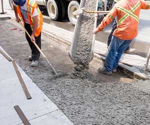 pouring concrete driveway